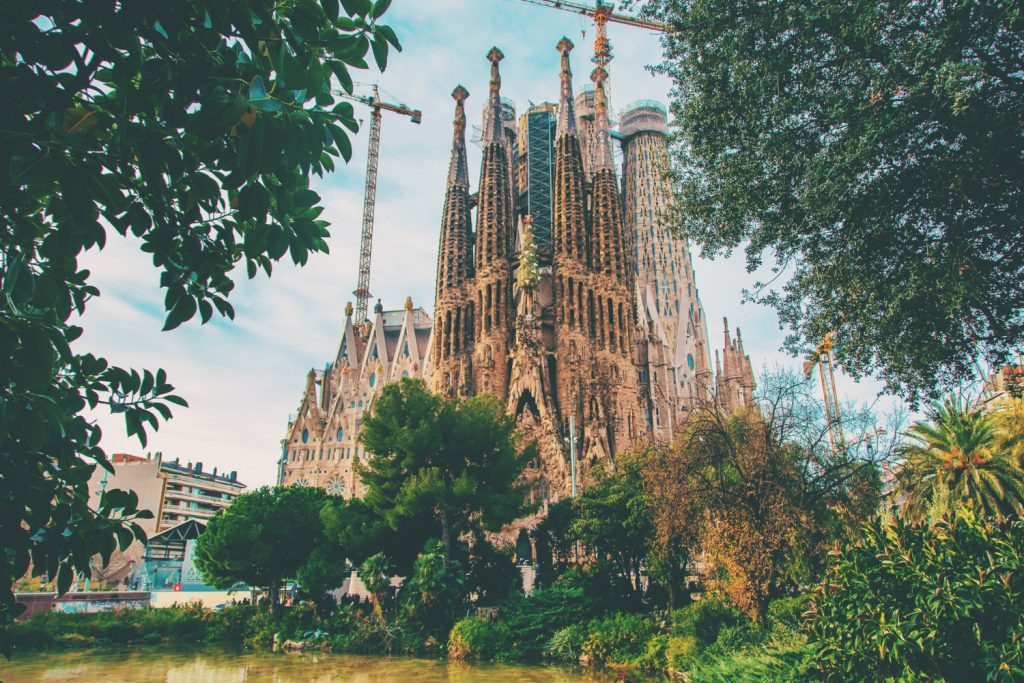 Les piliers de la Sagrada Familia à Barcelone - DG Production - Granit Grand frères